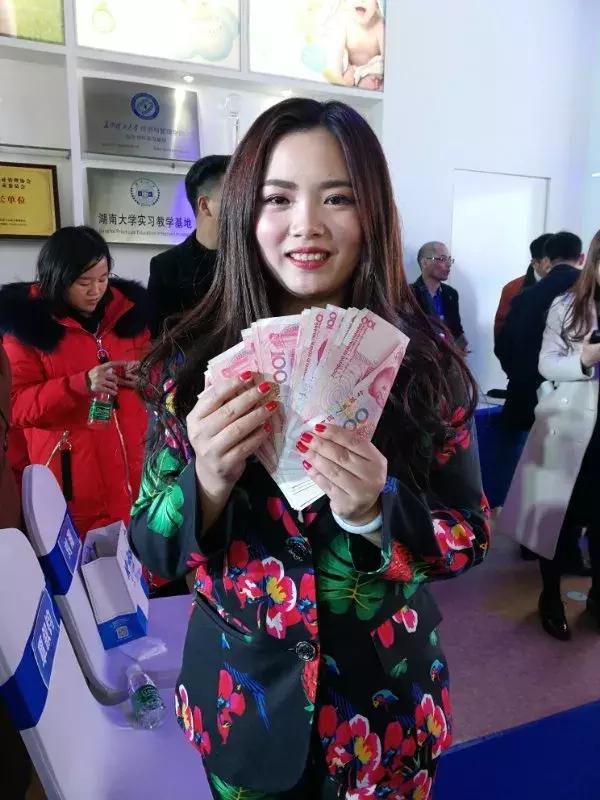 “2017年一心为你小白钻梦工厂年度盛典”圆满落幕！