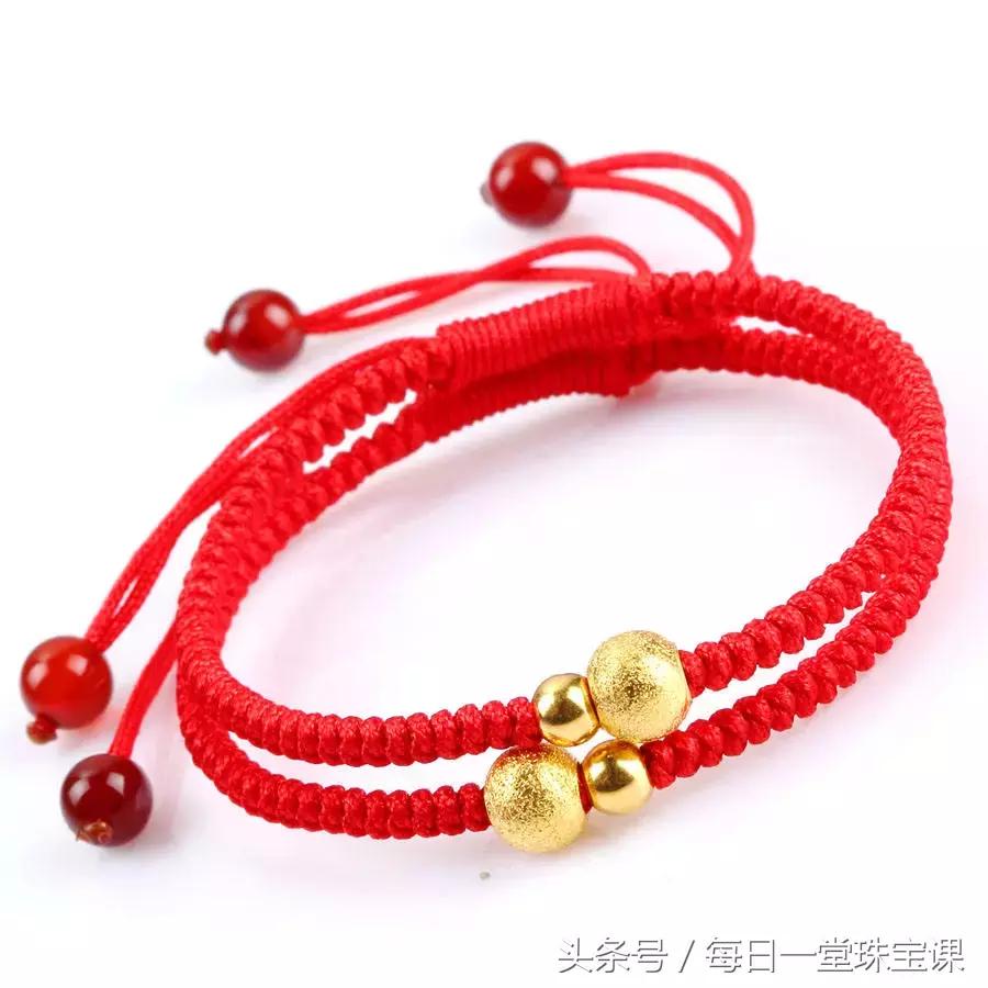 有些人戴玉珠手串真的看起来很土,一条漂亮的手串少不了好看的配饰