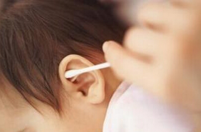 耳朵进水用棉签弄过有血丝,防止宝宝耳朵进水小妙招