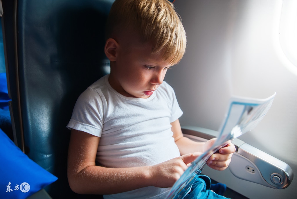 未满岁的孩子带上飞机要买票吗,带6岁的小孩坐飞机要买机票吗