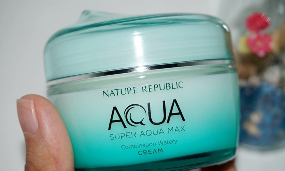 脸上干燥起皮怎么样才能快速补救,化妆干燥起皮