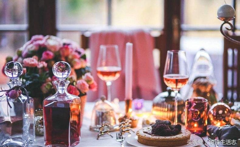 家里浪漫烛光晚餐布置,如何布置烛光晚餐
