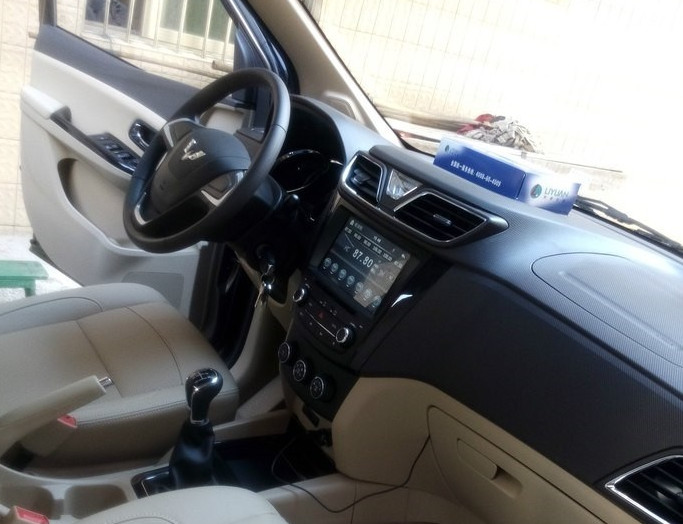 年轻人第一辆车五菱宏光s1,小伙买五菱宏光