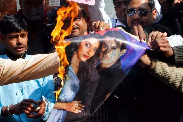 印度阿米尔汗对中国体育看法视频,印度明星阿米尔汗唱的肯达拉