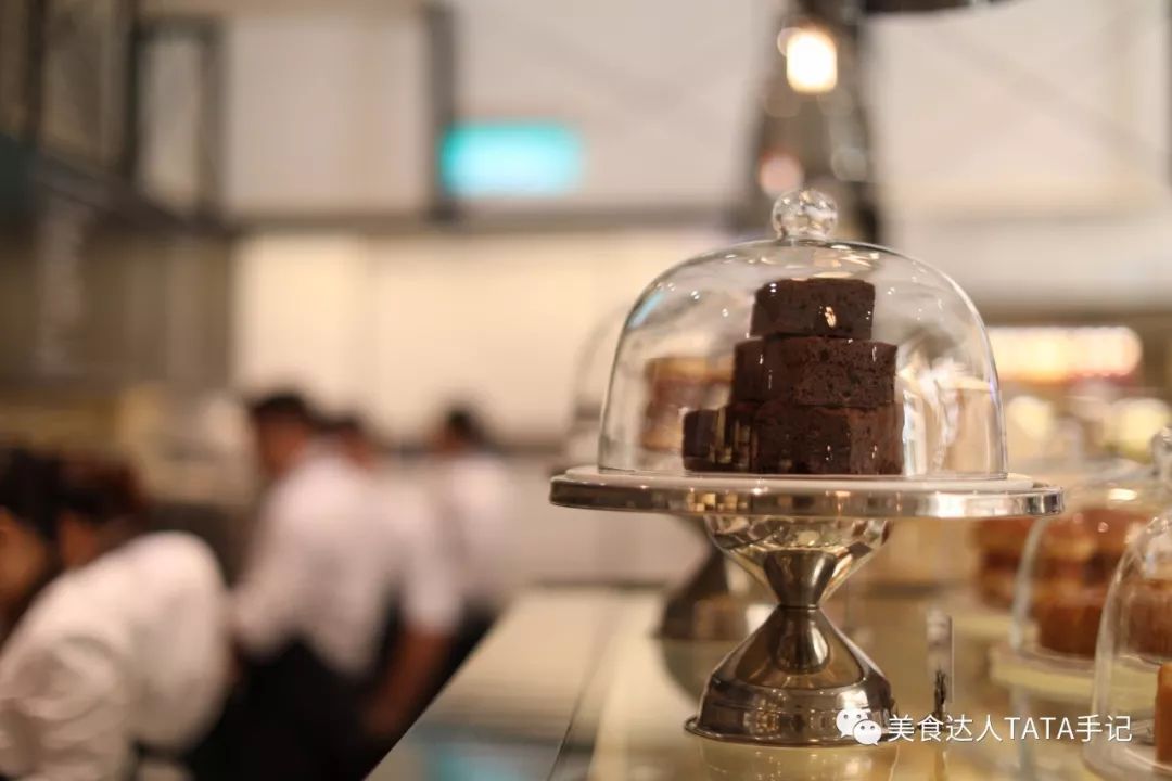 一不留神就掉进坑里,一不留神就会掉进一个大坑