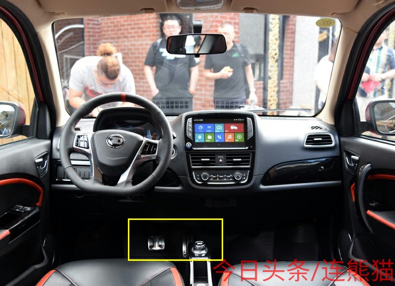 纯电动车和燃油车家用哪个好,新能源电动汽车与老年代步车区别