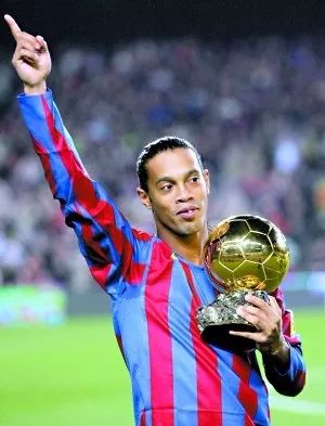 小罗封神伯纳乌罗纳尔迪尼奥,罗纳尔迪尼奥vs伯纳乌球场