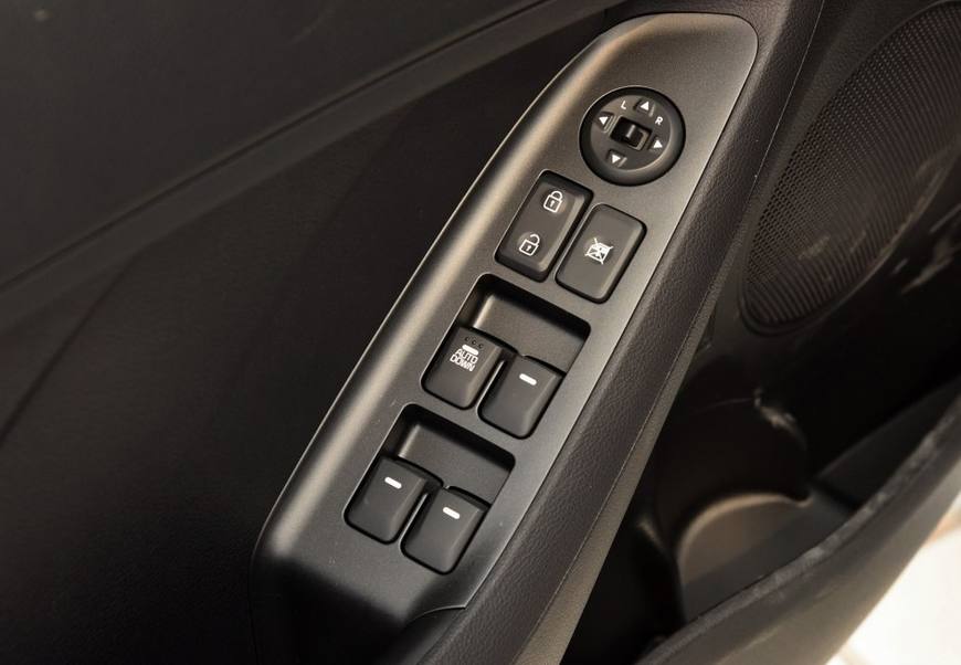 10万起步的韩系车，月销1.8万台，居然没有车身稳定系统？