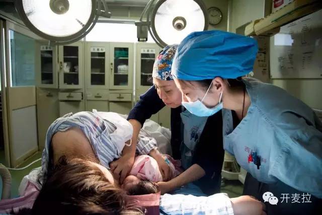 妇产科医生：当我伸手进宫腔，孩子很懂事地握了一下我的手