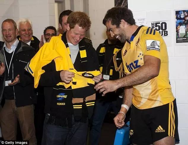 小公主生日收64国礼物，猜猜中国送了啥？