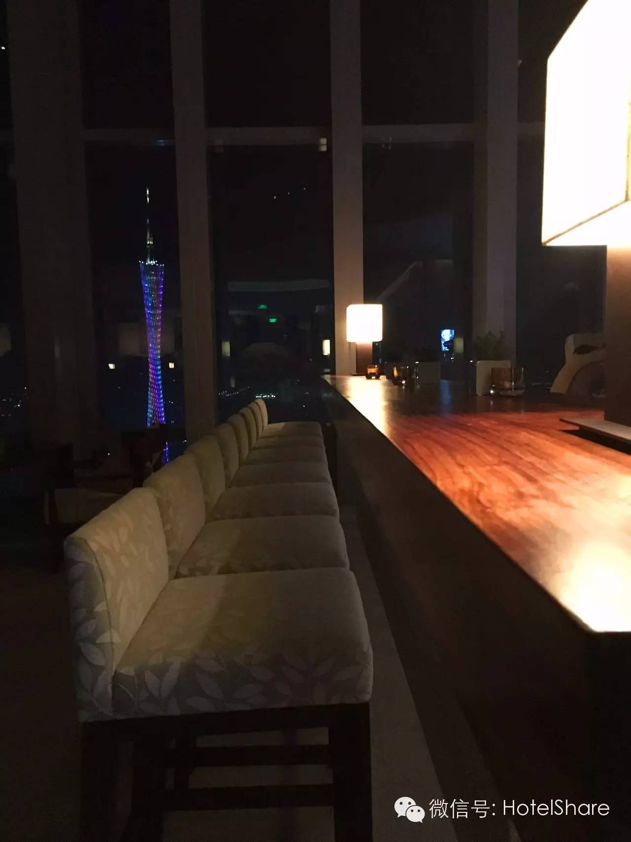 63楼泳池望月、70楼酒吧摘星，广州柏悦|探店首发