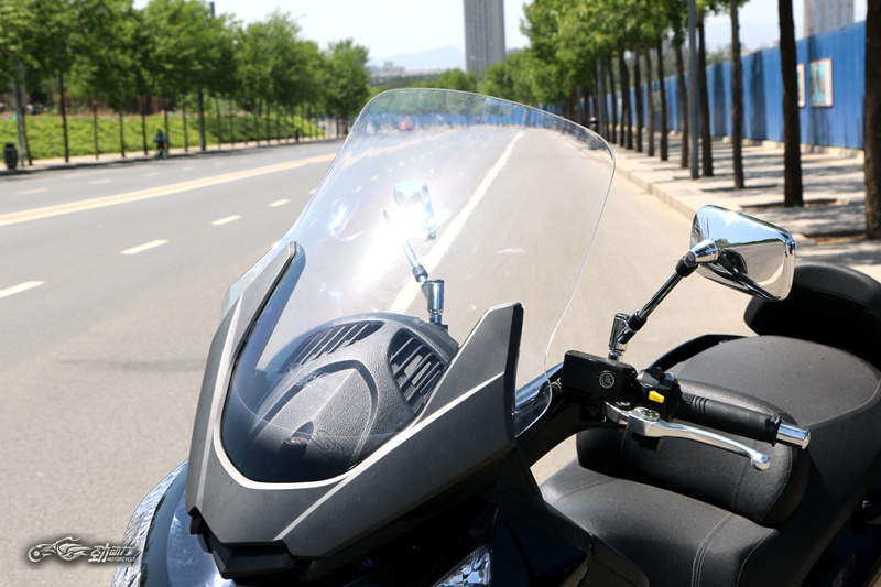 三阳踏板400max最新款,三阳maxsym400与宝马400踏板对比