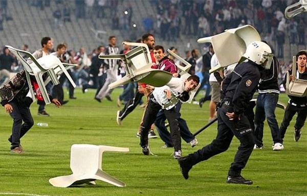 法律专家：武汉宏兴的球场*力暴**已构成4项犯罪事实，可以量刑！