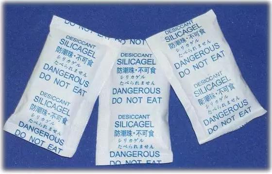 干燥剂遇水炸瞎男童眼,食品干燥剂遇水爆炸伤眼睛图片