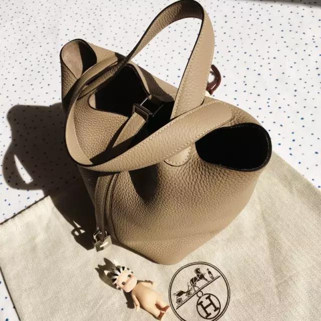 撞包也要背？这些热门包包受欢迎是有原因的