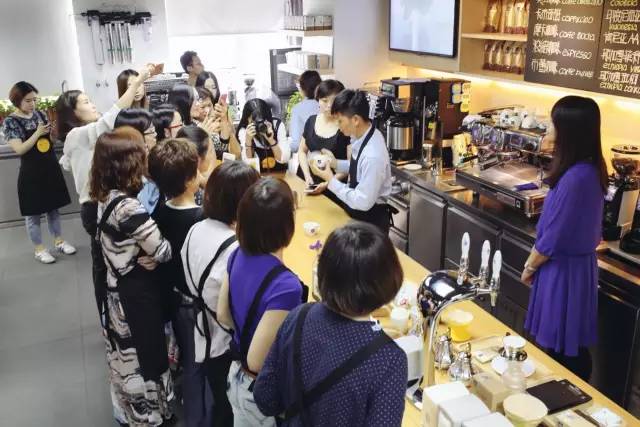 黄小厨说：一杯好咖啡既需要套路又需要真诚～