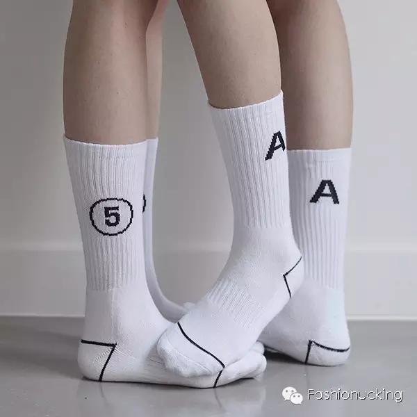 一双不掉跟的船袜你入手了吗,还在穿船袜吗