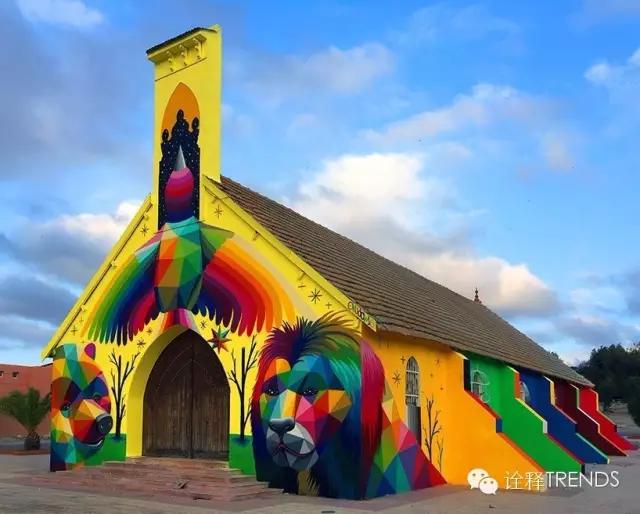 上帝涂鸦：他将废弃教堂变成了彩虹天堂