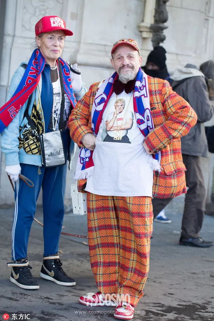 时髦办｜还不知道它？你和时髦之间只差一条印字围巾的距离