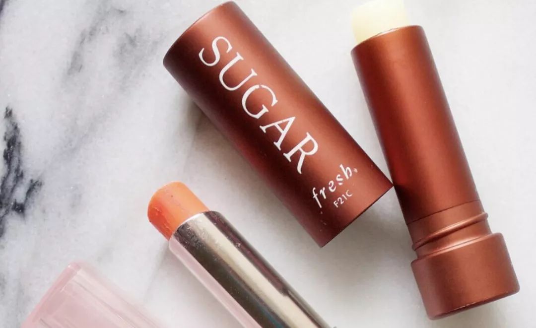 嘴唇干裂浮皮？不先用这9款护唇法宝，涂什么口红都拯救不了你！