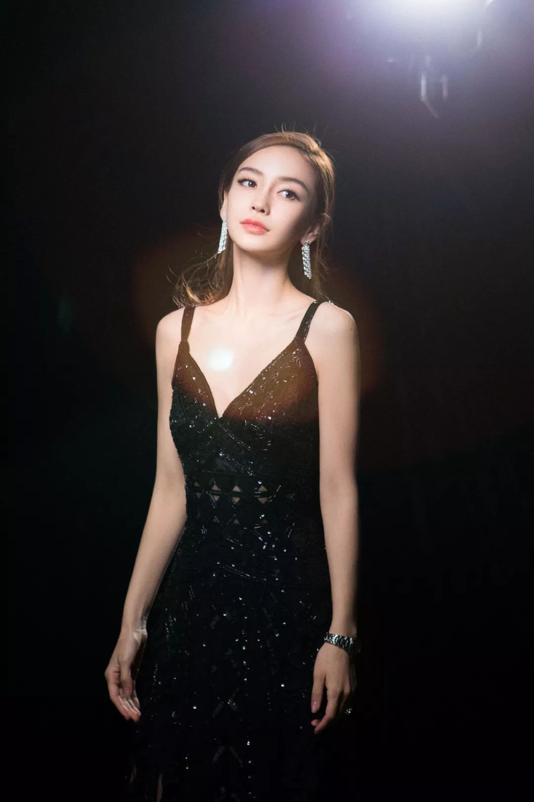 岁末趴体有点多，我该穿什么碾压全场？