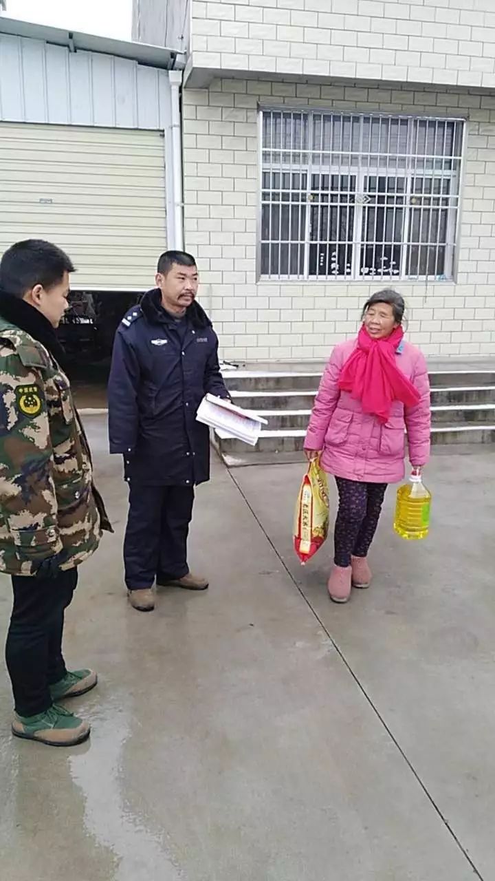 蜀黍出警后收到甜蜜礼物,警察蜀黍收到礼物