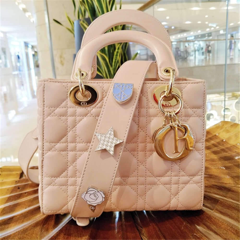 情人节女朋友需要什么惊喜,七夕情人节送女朋友什么礼物最好