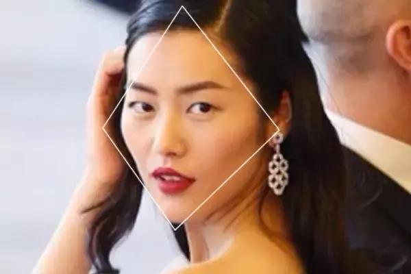 易烊千玺为什么颜值变化这么大,易烊千玺近年来的颜值变化