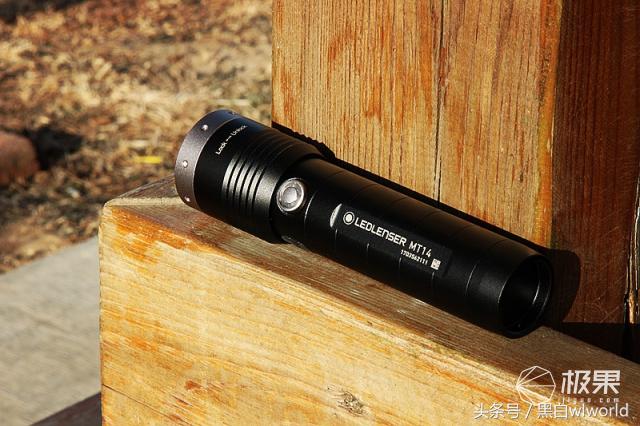 强光家用手电筒远射超亮,照明超远强光手电