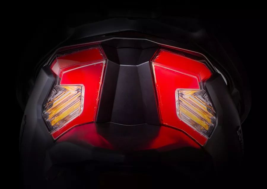 时尚踏板摩托车,踏板摩托车黑色时尚