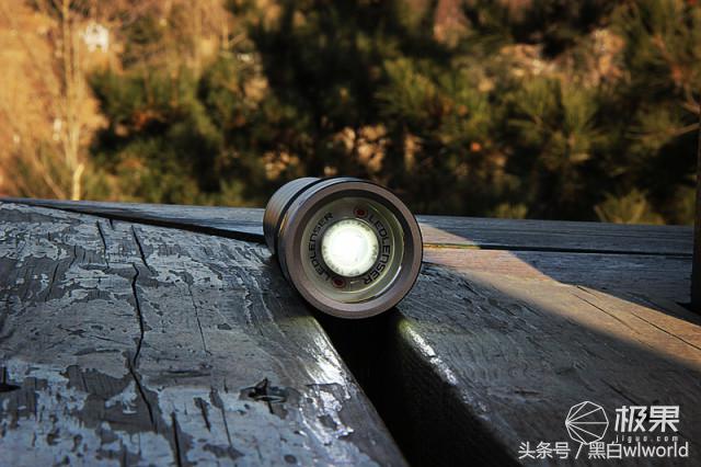 强光家用手电筒远射超亮,照明超远强光手电