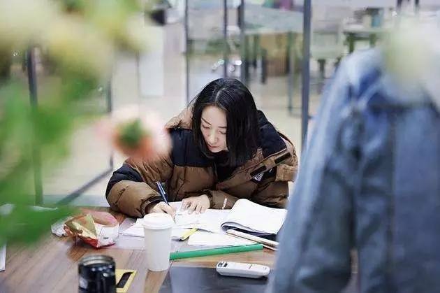 花瓶、炫富……被黑18年的她,如今却凭一档配音节目圈粉无数!