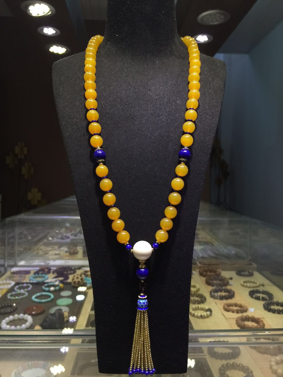 听我一句劝，把你浪费的钱买玉吧！不需十年，三年以后你回头来看