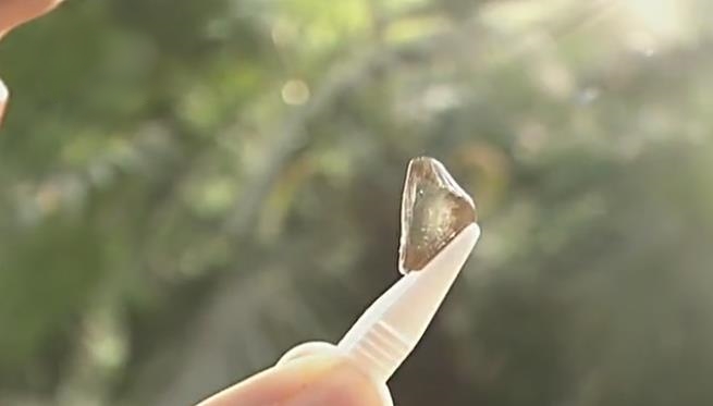 烤火隐形眼镜融化,烧烤戴隐形眼镜会融化吗