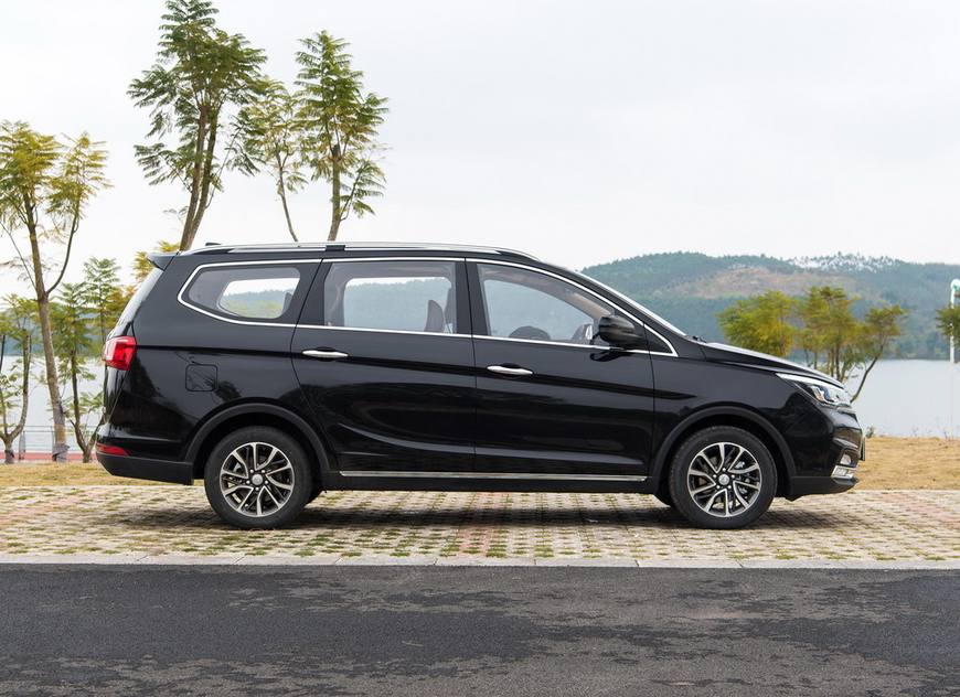 艾瑞泽m7跟艾瑞泽7差别,宝骏rm-5对比艾瑞泽m7