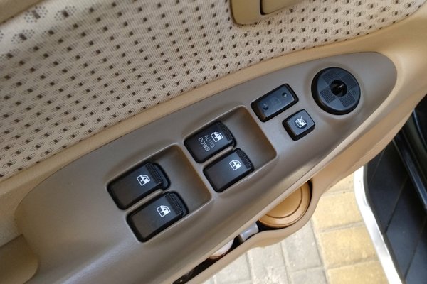 2013款途胜2.0l手动两驱时尚型,现代途胜2.0自吸二手车10年多少钱