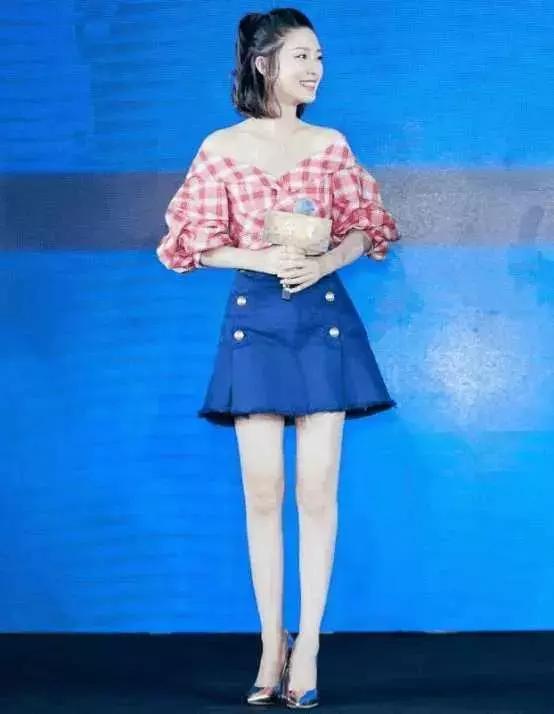 李沁活动把自己P白了N个度，这种肤色不均是不是没救了？