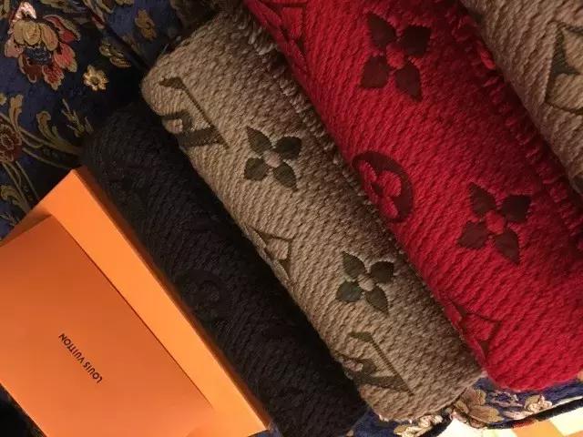 旧款lv围巾真假,lv真假围巾辨别最快的方法