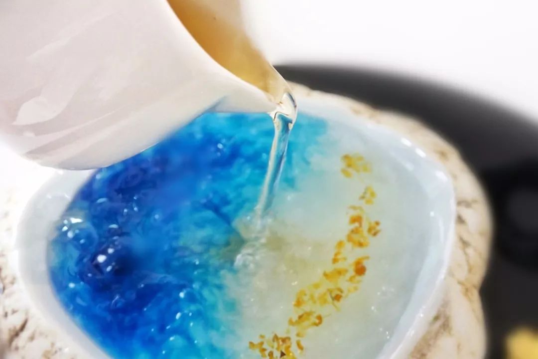 在我家昆明楼下吃碗星空燕窝，10分钟被搭讪了30次！