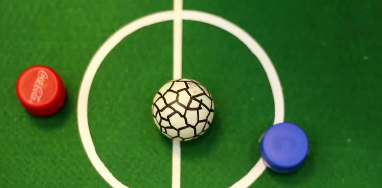 实况足球2000球员制作,实况足球如何两个真人踢球