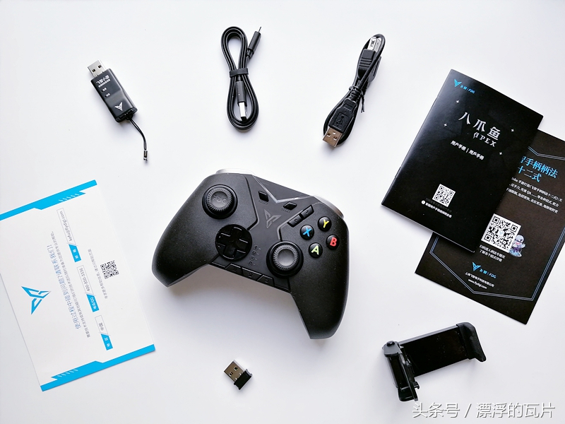 飞智八爪鱼二代手柄玩游戏,飞智八爪鱼游戏手柄推荐