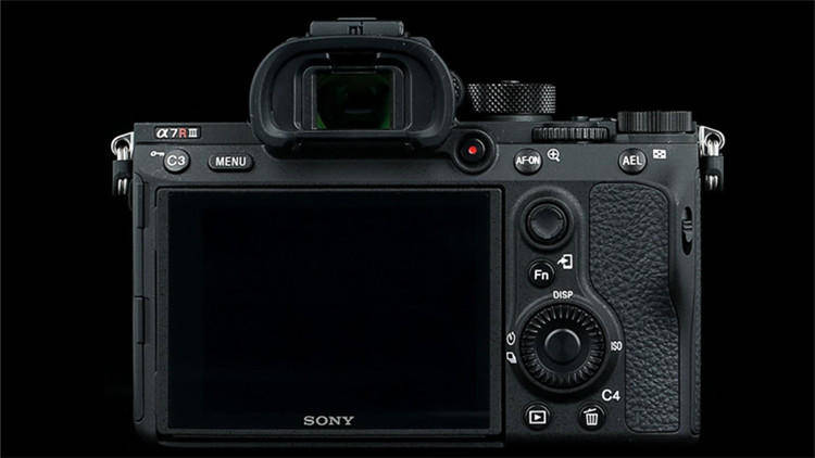 与索尼a7r3可以媲美的微单 (索尼a7r3和eos微单哪个好)