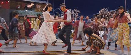 谁说国内没有歌舞片，难道忘了周杰伦的《天台爱情》？