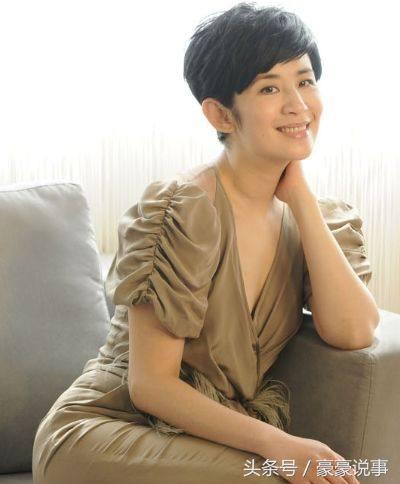 这5位明星家底丰厚,却偏爱地摊货,她20块钱的*袜丝**还讨价还价