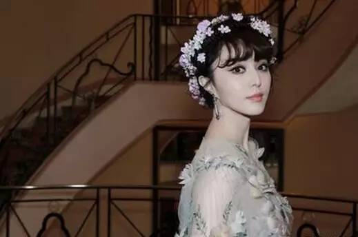 吓死宝宝了！这个昆明姑娘下巴越长越长..医生说很难治