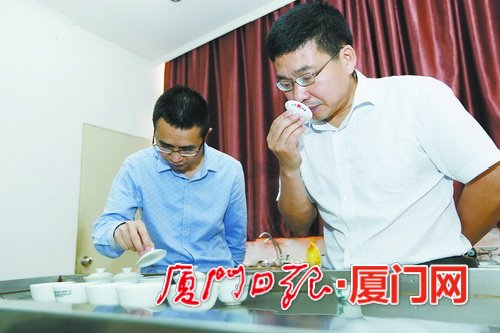 品茶闻香茶文化,品味经典香茗品尝千年中华茶韵