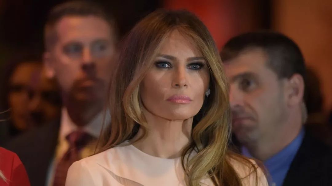 每日速报｜DoverStreetMarket落户北京、梅拉尼娅的白色套装、QQ推出奢侈品专属红包