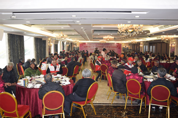 龙湖区举行第六个“善待鳏寡”百叟宴公益活动