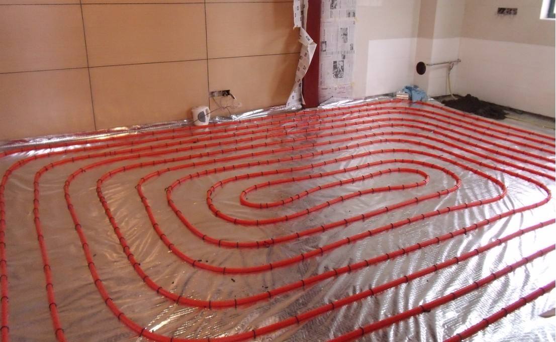 家中装地暖是电暖好还是水暖好,家庭装电地暖还是燃气地暖好