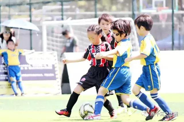 那个经常羞涩一笑的踢球女孩，竟有如此大爱的足球梦想